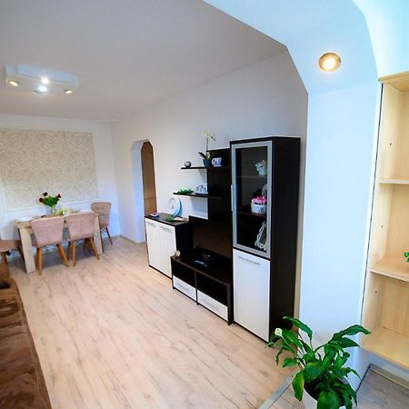 Alice Apartment Arad Esterno foto