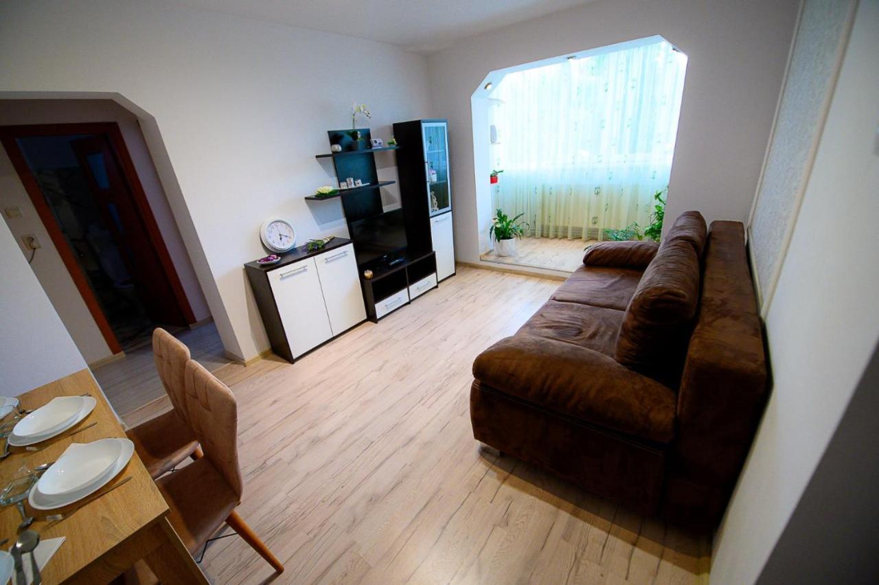 Alice Apartment Arad Esterno foto